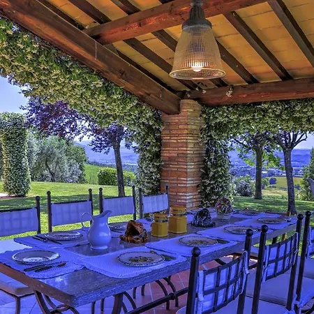 Casale Tre Cipressi 10, Emma Амелиа