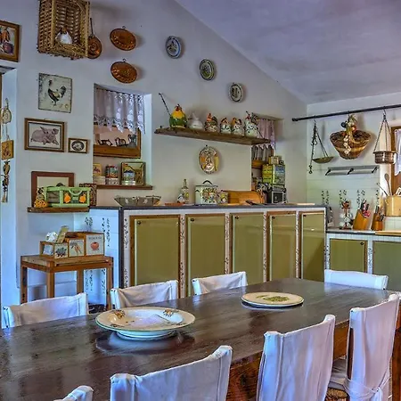 Casale Tre Cipressi 10, Emma * Амелиа
