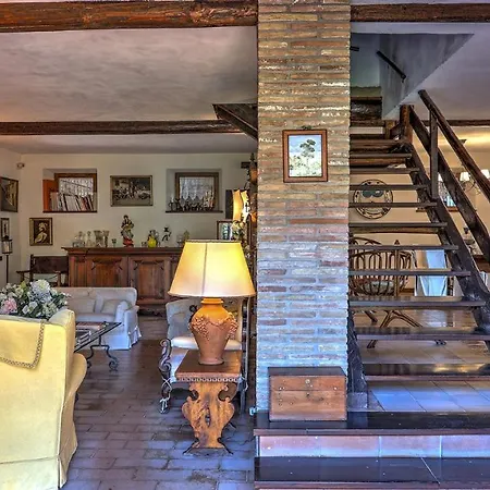 Вилла Casale Tre Cipressi 10, Emma