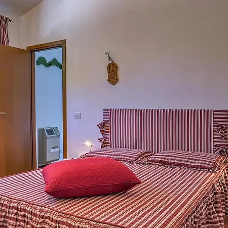 Casale Tre Cipressi 10, Emma * Амелиа