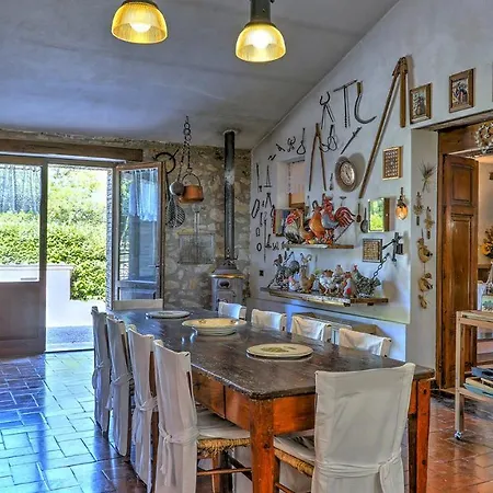 Casale Tre Cipressi 10, Emma Амелиа